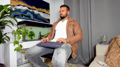 Snapshot of johnnygrayson_ chatting on February 19, 2025, 12:25 am JOHNNY online show from February 19, 2025, 12:25 am