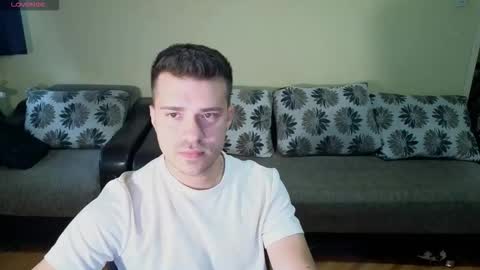 Snapshot of johnnylove21 chatting on September 17, 2025, 9:44 am Johnny online show from September 17, 2025, 9:44 am