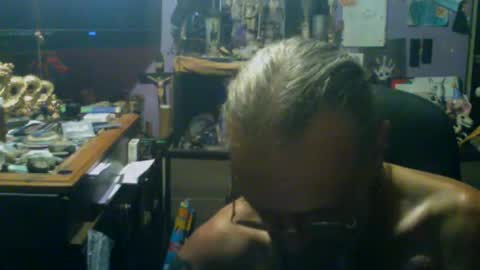 johnnyshung1 online show from September 12, 2025, 9:53 am