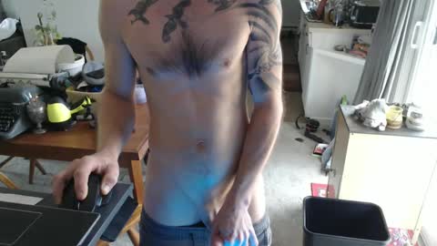Snapshot of johnnytomcat chatting on October 9, 2025, 6:28 pm JohnnyTomcat online show from October 9, 2025, 6:28 pm