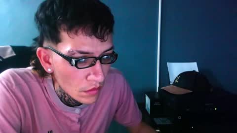 johnsonisaac94  online show from December 1, 2024, 10:32 pm