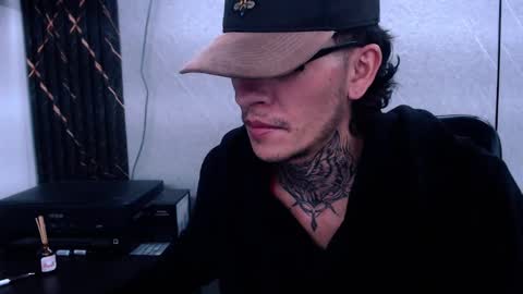 johnsonisaac94  online show from February 14, 2025, 4:15 am