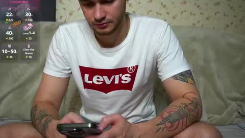 Snapshot of johnstoneisland chatting on November 10, 2025, 9:25 pm John online show from November 10, 2025, 9:25 pm