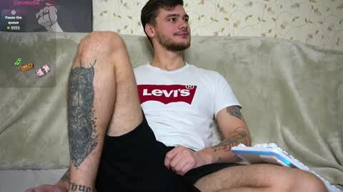 Snapshot of johnstoneisland chatting on December 3, 2025, 8:45 am John online show from December 3, 2025, 8:45 am