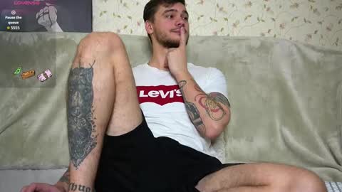 Snapshot of johnstoneisland chatting on December 4, 2025, 9:23 pm John online show from December 4, 2025, 9:23 pm