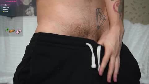 Snapshot of johnstoneisland chatting on December 17, 2025, 7:42 pm John online show from December 17, 2025, 7:42 pm