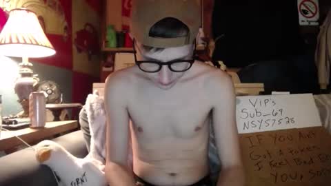 Snapshot of johstondude chatting on May 16, 2026, 12:40 am Johston online show from May 16, 2026, 12:40 am