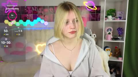 Snapshot of joice_queen chatting on February 28, 2025, 9:12 pm Paula online show from February 28, 2025, 9:12 pm