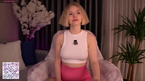 Snapshot of joice_queen chatting on October 9, 2025, 2:42 am Paula online show from October 9, 2025, 2:42 am