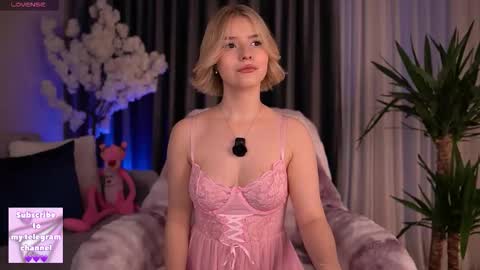 Snapshot of joice_queen chatting on November 15, 2025, 3:59 am Paula online show from November 15, 2025, 3:59 am