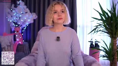 Snapshot of joice_queen chatting on December 14, 2025, 9:25 am Paula online show from December 14, 2025, 9:25 am