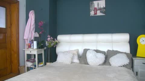 Snapshot of jolicious_ chatting on May 10, 2026, 5:01 am Lana online show from May 10, 2026, 5:01 am