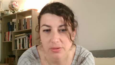 jolie_cam online show from April 7, 2026, 7:58 pm