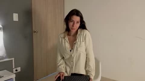 jolie_lov online show from October 6, 2025, 1:08 pm