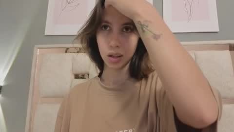 jolie_lov online show from November 8, 2025, 2:28 pm