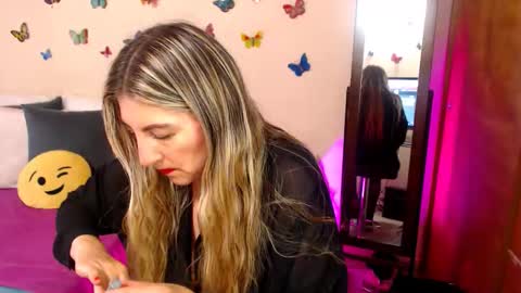 Jolie Mature online show from November 20, 2025, 8:41 pm