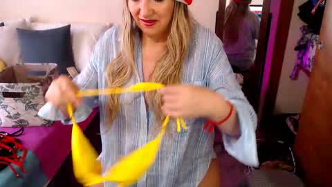 Jolie Mature online show from December 13, 2025, 9:20 pm