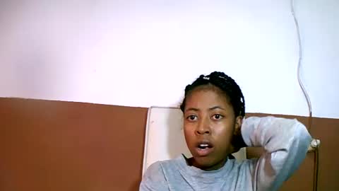 joliekah27 online show from February 16, 2025, 5:04 am