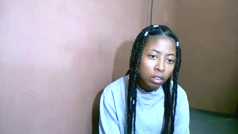 joliekah27 online show from February 26, 2025, 6:43 pm