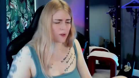 Snapshot of jolly_doll_ chatting on January 23, 2025, 6:39 am Jolly online show from January 23, 2025, 6:39 am
