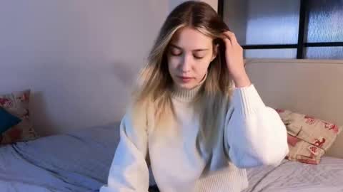 Snapshot of jolyndeb chatting on September 9, 2025, 12:37 pm Viola online show from September 9, 2025, 12:37 pm