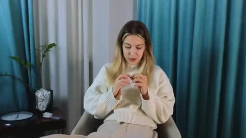 Snapshot of jolyndeb chatting on September 19, 2025, 11:55 am Viola online show from September 19, 2025, 11:55 am