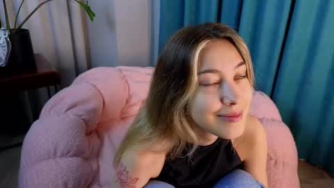 Snapshot of jolyndeb chatting on September 20, 2025, 11:11 am Viola online show from September 20, 2025, 11:11 am