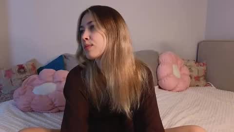 Snapshot of jolyndeb chatting on October 5, 2025, 11:30 am Viola online show from October 5, 2025, 11:30 am