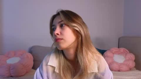 Snapshot of jolyndeb chatting on October 6, 2025, 11:18 am Viola online show from October 6, 2025, 11:18 am