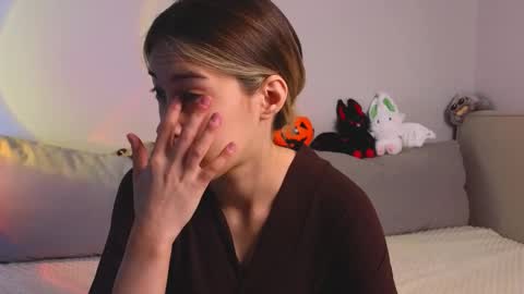 Snapshot of jolyndeb chatting on October 17, 2025, 11:13 am Viola online show from October 17, 2025, 11:13 am