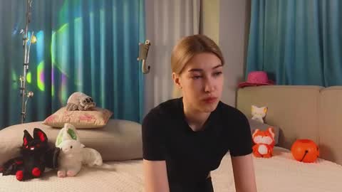 Snapshot of jolyndeb chatting on October 26, 2025, 11:05 am Viola online show from October 26, 2025, 11:05 am