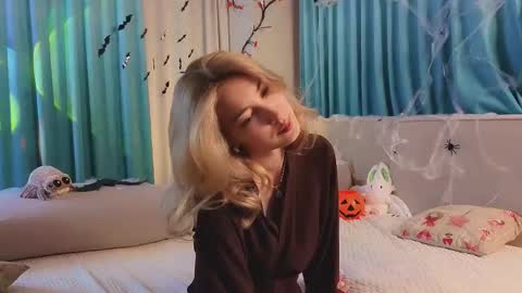 Snapshot of jolyndeb chatting on October 30, 2025, 11:11 am Viola online show from October 30, 2025, 11:11 am