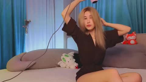 Snapshot of jolyndeb chatting on November 9, 2025, 11:08 am Viola online show from November 9, 2025, 11:08 am