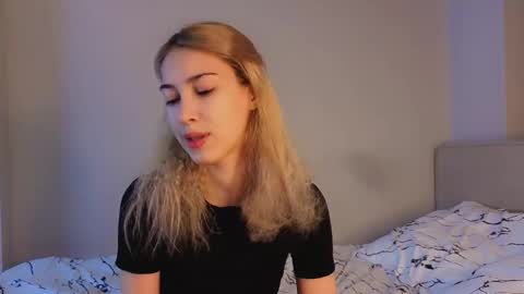 Snapshot of jolyndeb chatting on November 20, 2025, 11:21 am Viola online show from November 20, 2025, 11:21 am