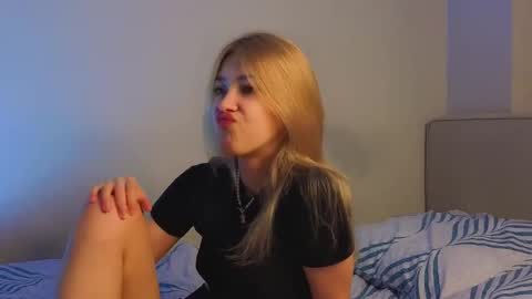 Snapshot of jolyndeb chatting on November 24, 2025, 11:21 am Viola online show from November 24, 2025, 11:21 am