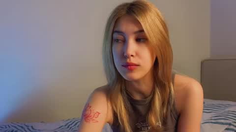 Snapshot of jolyndeb chatting on November 27, 2025, 11:01 am Viola online show from November 27, 2025, 11:01 am