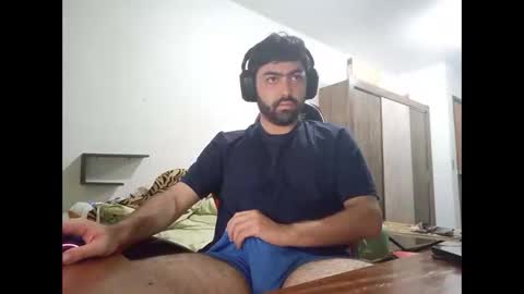 jonasf2525 online show from December 3, 2025, 2:41 am