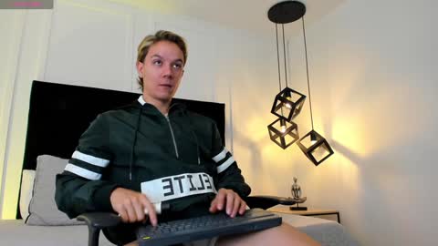 Jonathan Danielss  online show from January 21, 2025, 11:35 am