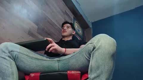 jonathancast08 online show from February 27, 2026, 5:02 pm