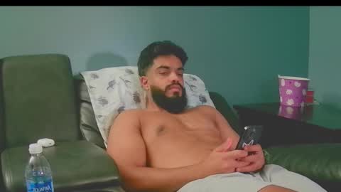 Snapshot of jonathanliyaz1 chatting on October 9, 2025, 6:50 pm royjon online show from October 9, 2025, 6:50 pm