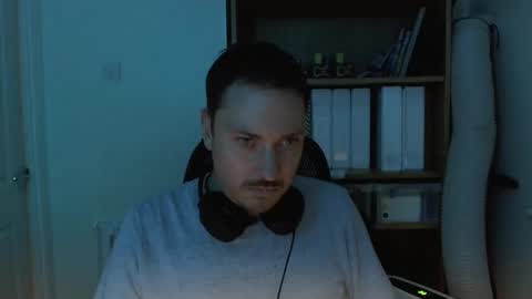 Snapshot of jonjlee2001 chatting on October 5, 2025, 12:42 am Jon online show from October 5, 2025, 12:42 am