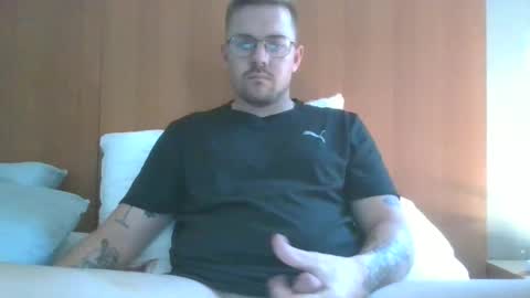 jonoy1995 online show from December 17, 2024, 4:12 am