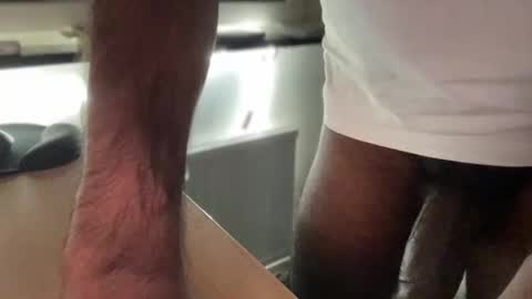 Snapshot of jonznow123 chatting on December 6, 2024, 2:28 pm jonznow123 online show from December 6, 2024, 2:28 pm