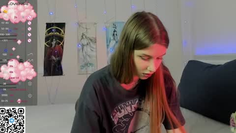 Mila online show from February 2, 2025, 11:32 pm