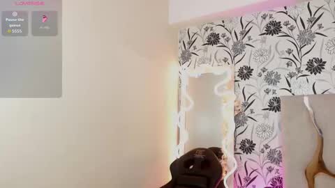 Joselyn  online show from November 22, 2025, 11:53 am