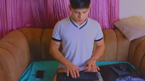 Snapshot of josethariaz25 chatting on May 2, 2026, 11:04 am JOSETH ARIAZ online show from May 2, 2026, 11:04 am