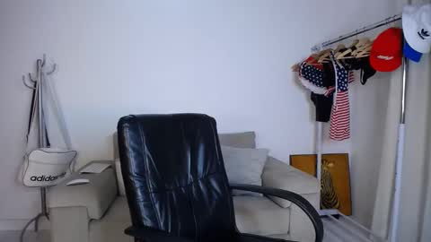 Snapshot of josezaens_ chatting on October 25, 2025, 8:55 am josezaens_ online show from October 25, 2025, 8:55 am