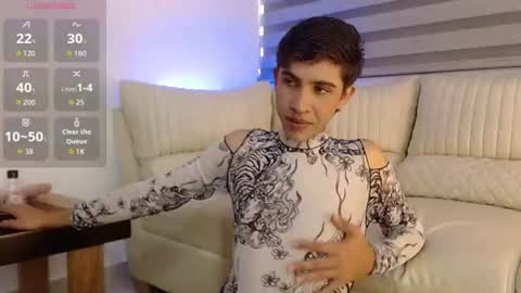 joshua_saenz_ online show from July 6, 2026, 9:06 pm