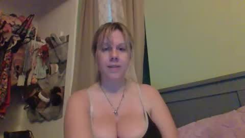 Lana Caruso online show from November 23, 2025, 2:33 am