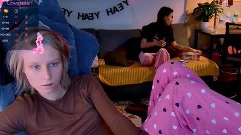 Snapshot of joy_keys chatting on November 10, 2025, 5:34 pm joy_keys online show from November 10, 2025, 5:34 pm